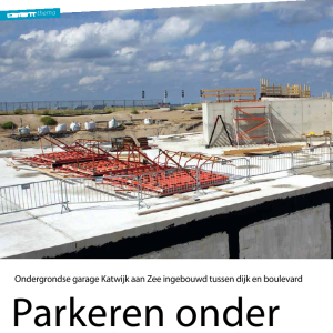 Parkeren onder een glooiend duinlandschap