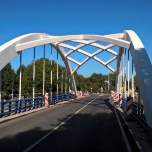 Overlaging met glasvezelwapening verankerd