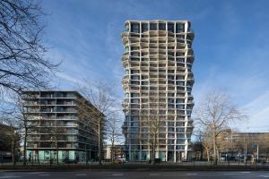 Walking columns en vinnen sieren constructie woongebouw