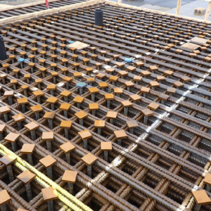 Kopdeuvelstaven (T-heads) tussen de hoofdwapening