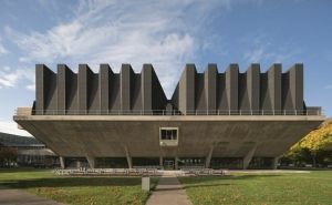 De Aula van de TU Delft (foto: Bart van Hoek)