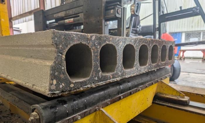 Kanaalplaatvloer van geopolymeerbeton